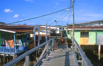 Brunei Kampung Ayer 2 plankwalk