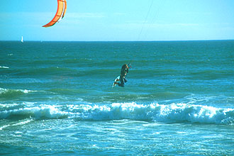 kite surfing at Bloubergstrand
