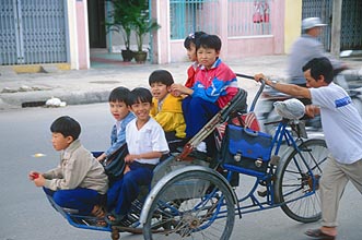 Danang Cyclo with 6 children