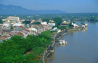 Kuching: Sarawak River and Main Bazaar street