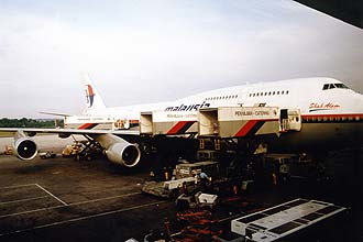 MH 747-400 at KUL