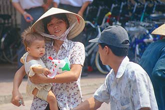 Saigon - My Tho mother with child