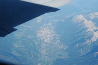 INN Innsbruck - the ciy of Innsbruck with Nordkette mountain range from aircraft 01 3008x2000
