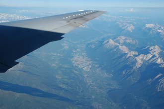 INN Innsbruck - the ciy of Innsbruck with Nordkette mountain range from aircraft 02 3008x2000