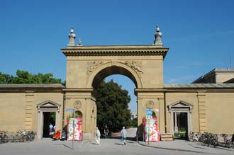 MUC Munich - entrance gate to the Hofgarten park from Odeonsplatz and Theatinerstrasse 3008x2000