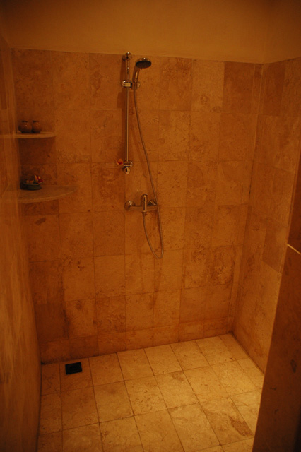 DPS Bali Ubud Bedulu Gubah Bali Exclusive Villas bathroom shower 3008x2000