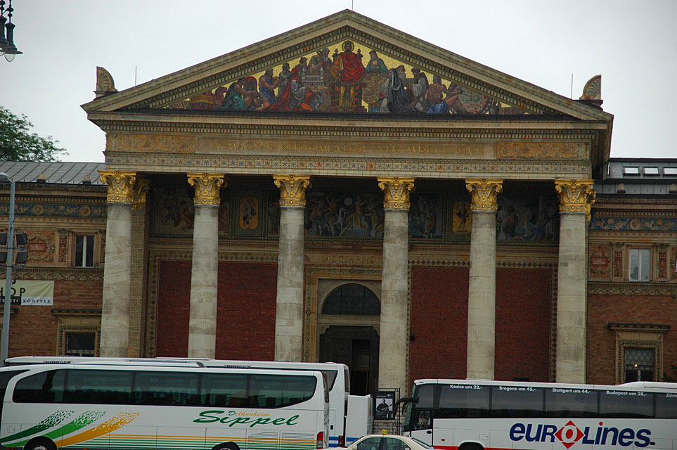 BUD Budapest - Heroes Square with Museum of fine Arts 03 3008x2000