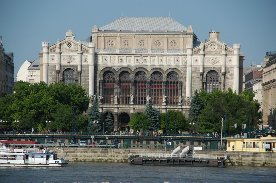 BUD Budapest - Magyar Tudomanyos Akademia or Academy of Sciences 02 3008x2000