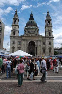 BUD Budapest - St. Stephen Basilica (Szent Istvan Bazilika) front facade 05 3008x2000