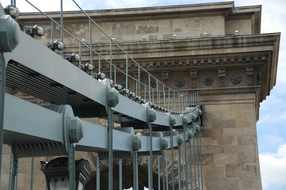 BUD Budapest - Chain Bridge (Szechenyi lanchid) detail 05 3008x2000