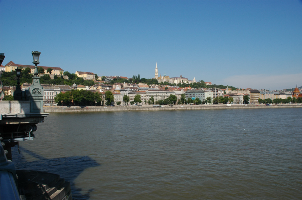 BUD Budapest - Chain Bridge (Szechenyi lanchid) with Castle Hill 03 3008x2000
