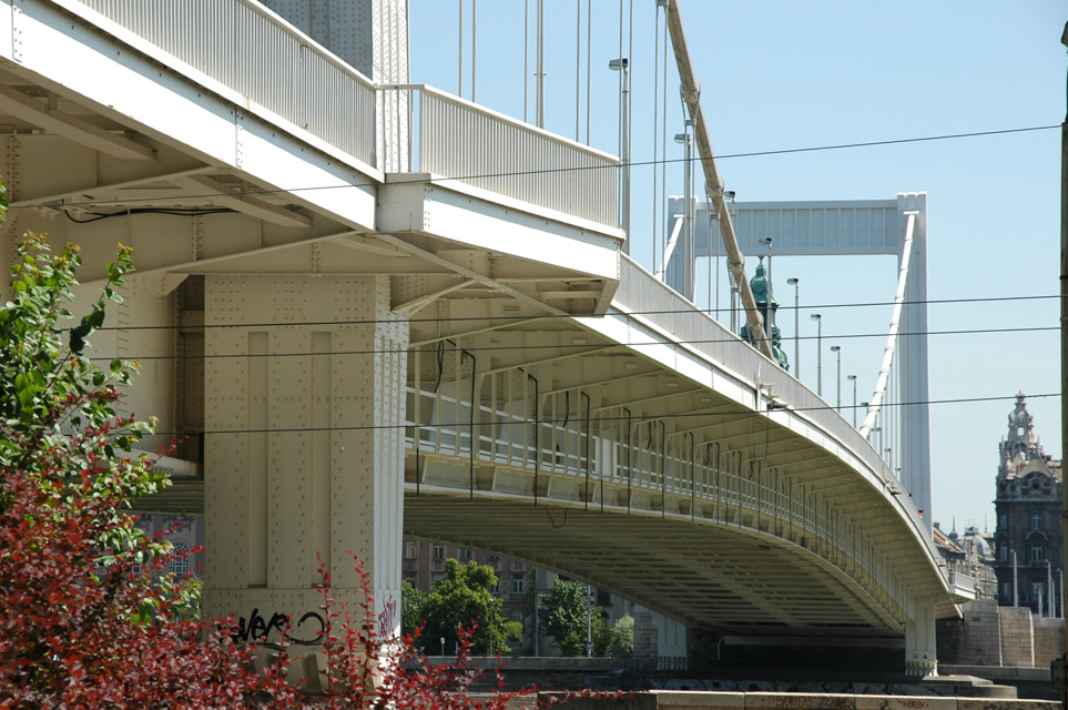 BUD Budapest - Elizabeth Bridge (Erzsebet hid) detail 01 3008x2000