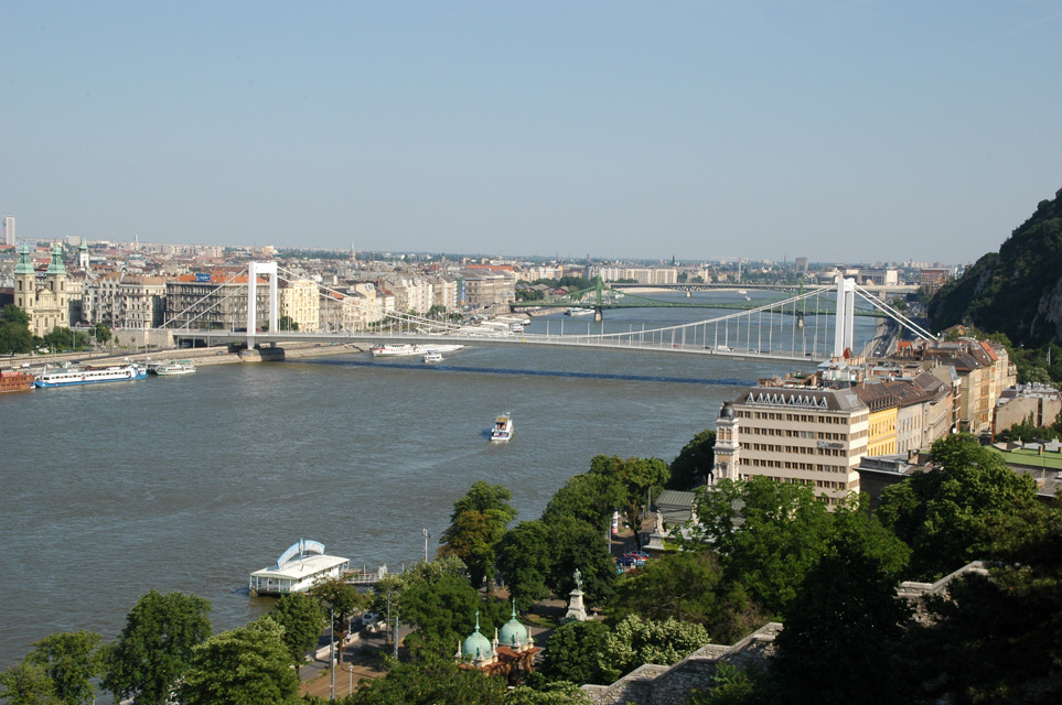 BUD Budapest - Elizabeth Bridge (Erzsebet hid) with Gellert Hill 03 3008x2000