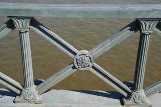 BUD Budapest - Chain Bridge (Szechenyi lanchid) detail 01 3008x2000