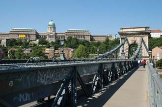 BUD Budapest - Chain Bridge (Szechenyi lanchid) with Castle Hill 02 3008x2000