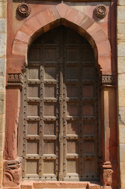DEL Delhi - wooden door in Purana Qila Fort 3008x2000