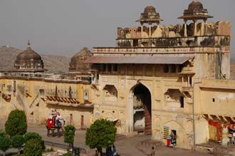 JAI Jaipur - Amber Fort-Palace main gate of the outer courtyard with elephant 3008x2000