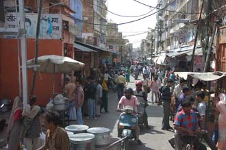 JAI Jaipur - busy street in downtown Jaipur 3008x2000