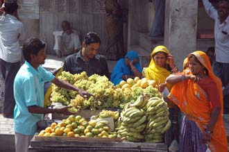 JAI Jaipur - fruit stall selling grapes bananas mangoes and oranges 3008x2000