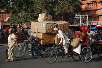 JAI Jaipur - rickshaws carrying people and heavy cargo at Choti Chaupar Circle 3008x2000