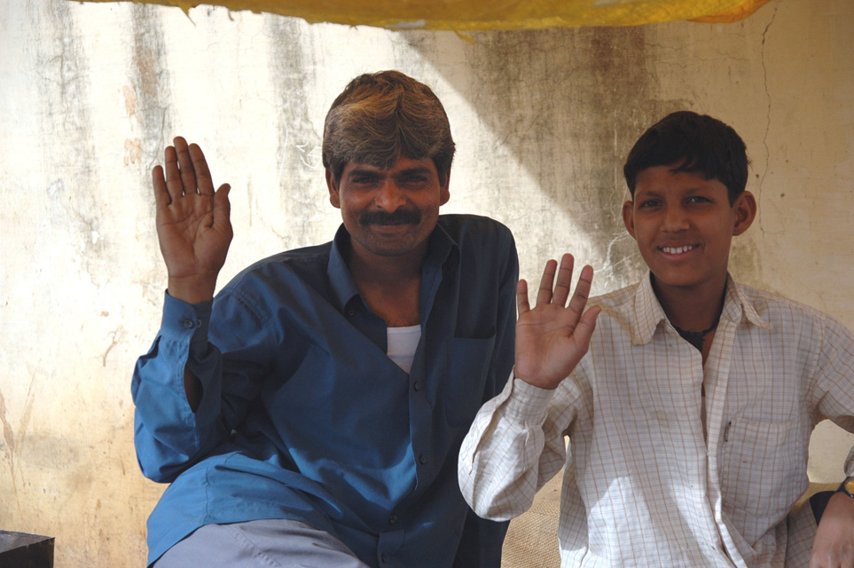 JAI Karauli in Rajasthan - portrait father and son with elevated hands 3008x2000