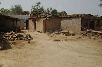 JAI - traditional mud huts with sun-dried cow manure on the road from Ranthambore National Park to Karauli 3008x2000