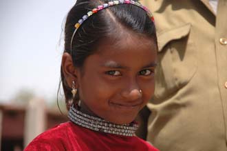 JAI Karauli in Rajasthan - portrait girl 02 3008x2000