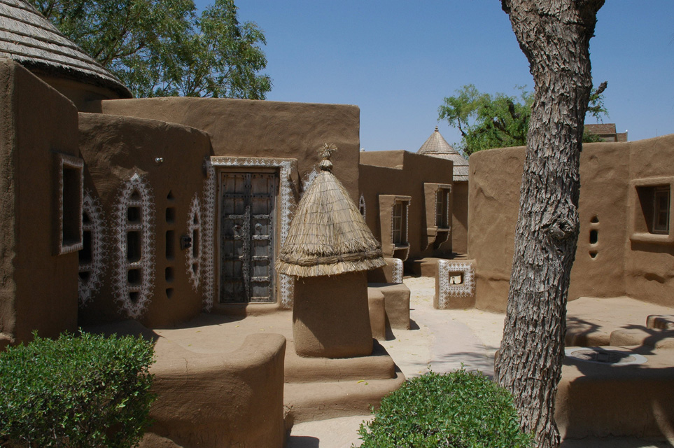 DEL Mandawa in Shekawati region - Hotel Mandawa Desert Resort with mud covered cottages to retain authenticity 3008x2000