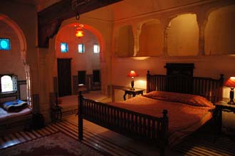 DEL Mandawa in Shekawati region - Hotel Mandawa Haveli impressive guest room 3008x2000