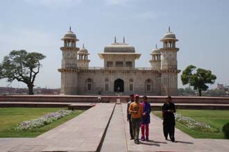 AGR Agra - Baby Taj or Itimad-ud-Daulah is the tomb of a Persian gentleman and has many design elements of the Taj Mahal 3008x2000