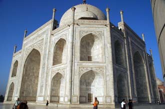 AGR Agra - Taj Mahal building constructed of semitranslucent white marble carved with flowers and inlaid with thousands of semiprecious stones 3008x2000