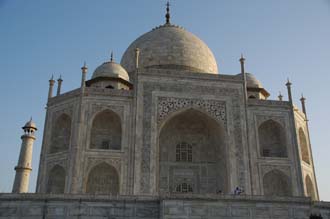 AGR Agra - Taj Mahal building on raised marble platform at sunrise 3008x2000