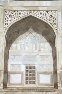 AGR Agra - Taj Mahal niche with finely cut marble screen and marble carving and inlays 3008x2000