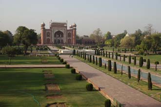 AGR Agra - Taj Mahal sandstone gateway to the inner compound with ornamental gardens 3008x2000