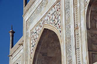 AGR Agra - Taj Mahal vaulted arche embellished with pietra dura scrollwork and quotations from the Quran 3008x2000