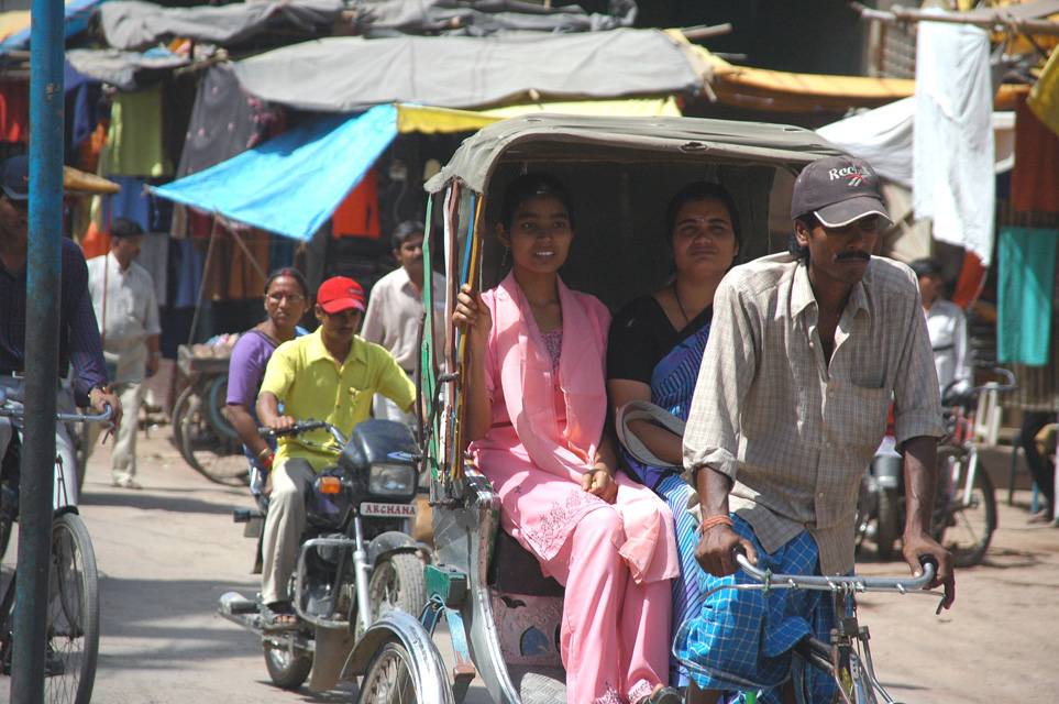 VNS Varanasi or Benares - women in cycle-rickshaw 3008x2000