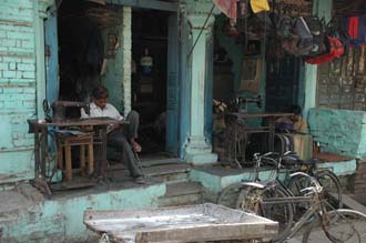 VNS Varanasi or Benares - cobbler and tailor shop with antique sewing-machine 3008x2000