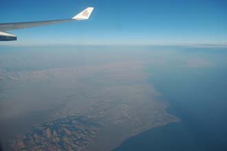 THR Iran - Bandar-e Lengeh town and Qeshm island from aircraft 3008x2000