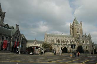 DUB Dublin - Christ Church Cathedral with link bridge to Dublinia 3008x2000