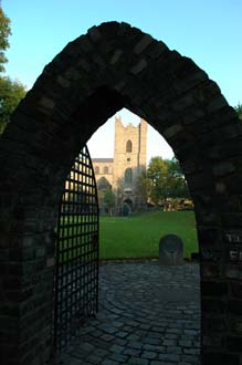DUB Dublin - St Audoens Church entrance gate to the garden 3008x2000