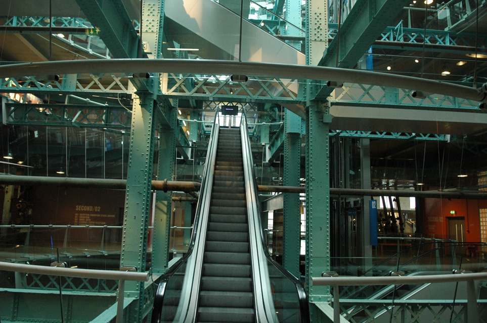 DUB Dublin - Guinness Storehouse and Brewery museum - escalator 01 3008x2000