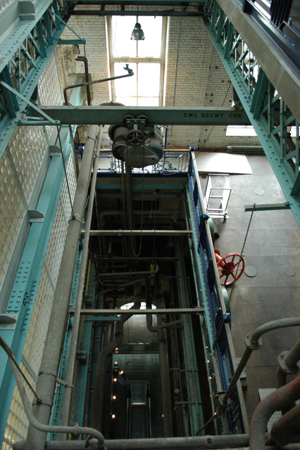 DUB Dublin - Guinness Storehouse and Brewery museum - old tubes 3008x2000