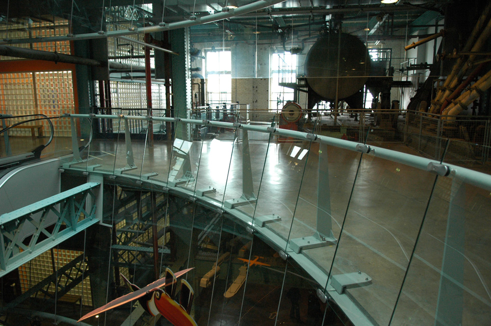 DUB Dublin - Guinness Storehouse and Brewery museum - old tubes and cask 3008x2000