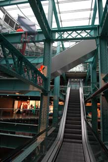 DUB Dublin - Guinness Storehouse and Brewery museum - escalator 02 3008x2000