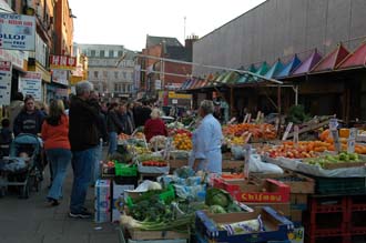 DUB Dublin - fruit and vegetable market outside ILAC shopping centre in Moore Street 3008x2000