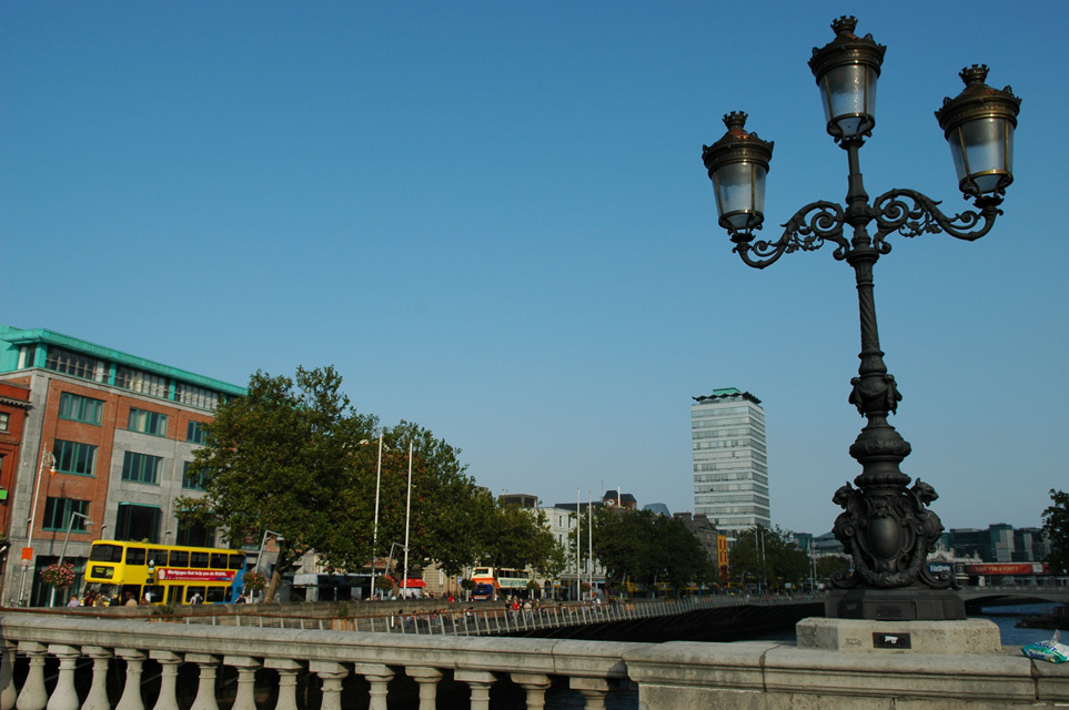 DUB Dublin - O Connell Bridge with lamppost 3008x2000