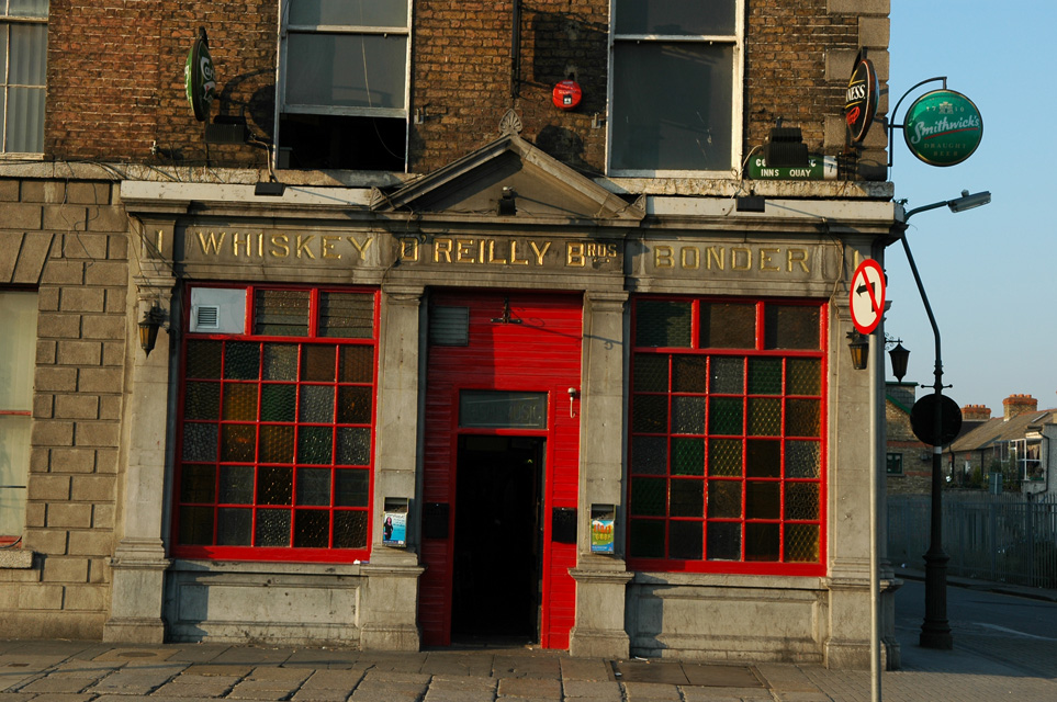 DUB Dublin - Pub on Ormond Quay Upper near Grattan Bridge 3008x2000