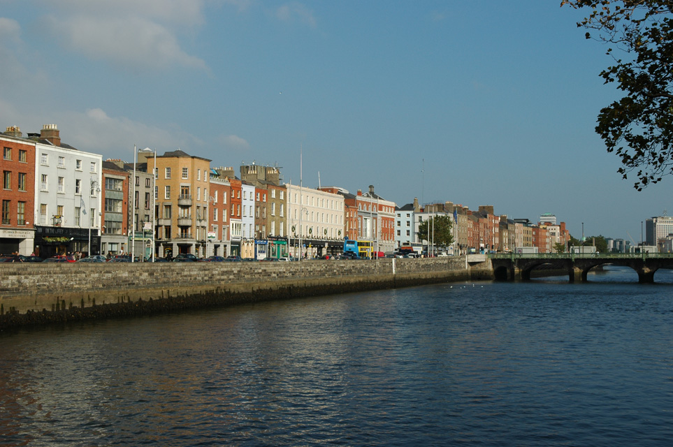 DUB Dublin - houses on Ormond Quay Upper and River Liffey 03 3008x2000