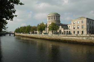 DUB Dublin - Four Courts and River Liffey from Merchants Quay 02 3008x2000