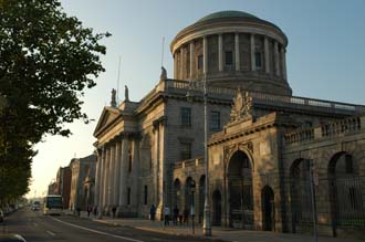 DUB Dublin - Four Courts from Inns Quay 3008x2000